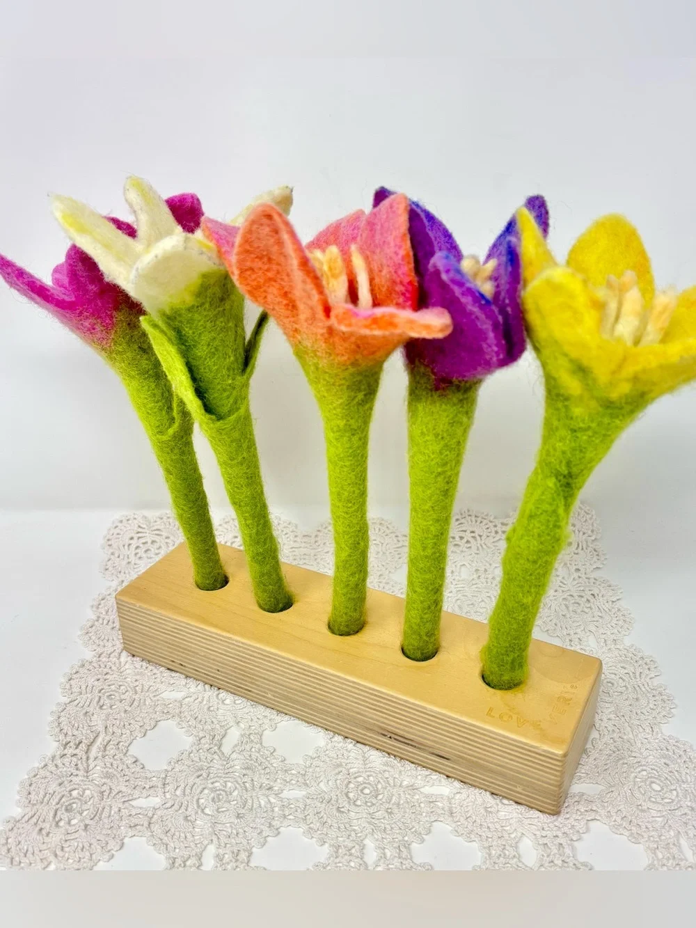 Lovevery Felt Flowers In A Row w/Wood Stand The Helper Play Kit Montessori Toy